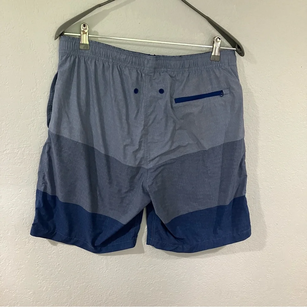 Kirkland size large Blue men’s swim trunks color block vacation